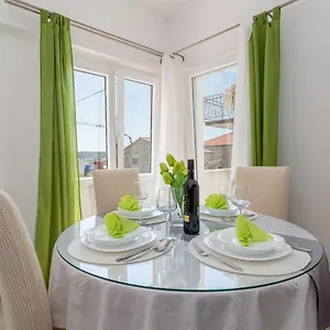 apartment-roko-trogir-21218.hotels-in-trogir.com/
